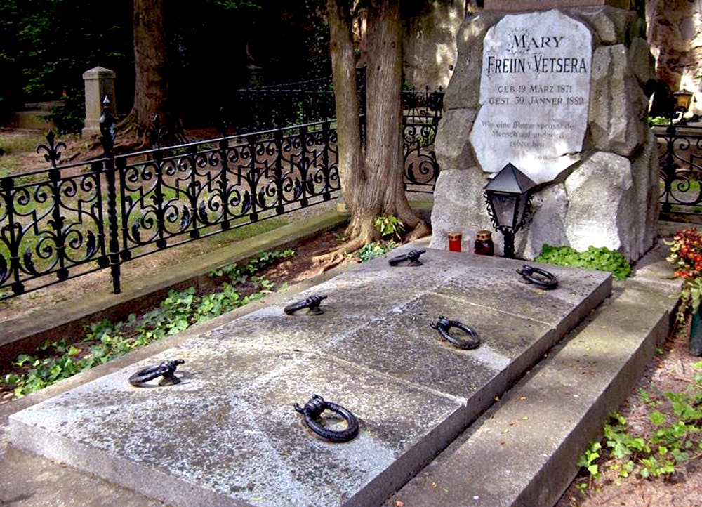 Read more about the article Mary Vetsera and the man who stole her bones