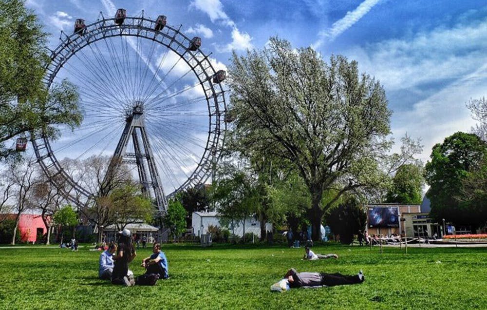 Read more about the article Round and round it goes… Vienna’s Ferris Wheel