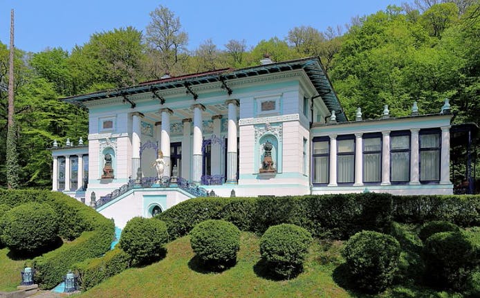 Read more about the article An Artistic Villa- Fuchs Villa