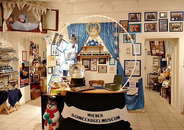 Read more about the article Snow Globe Museum