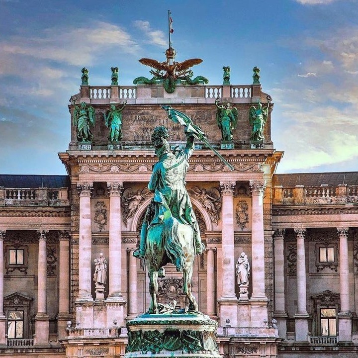 Read more about the article סיור פרטי בוינה ברכב עם נהג ומדריך צמוד