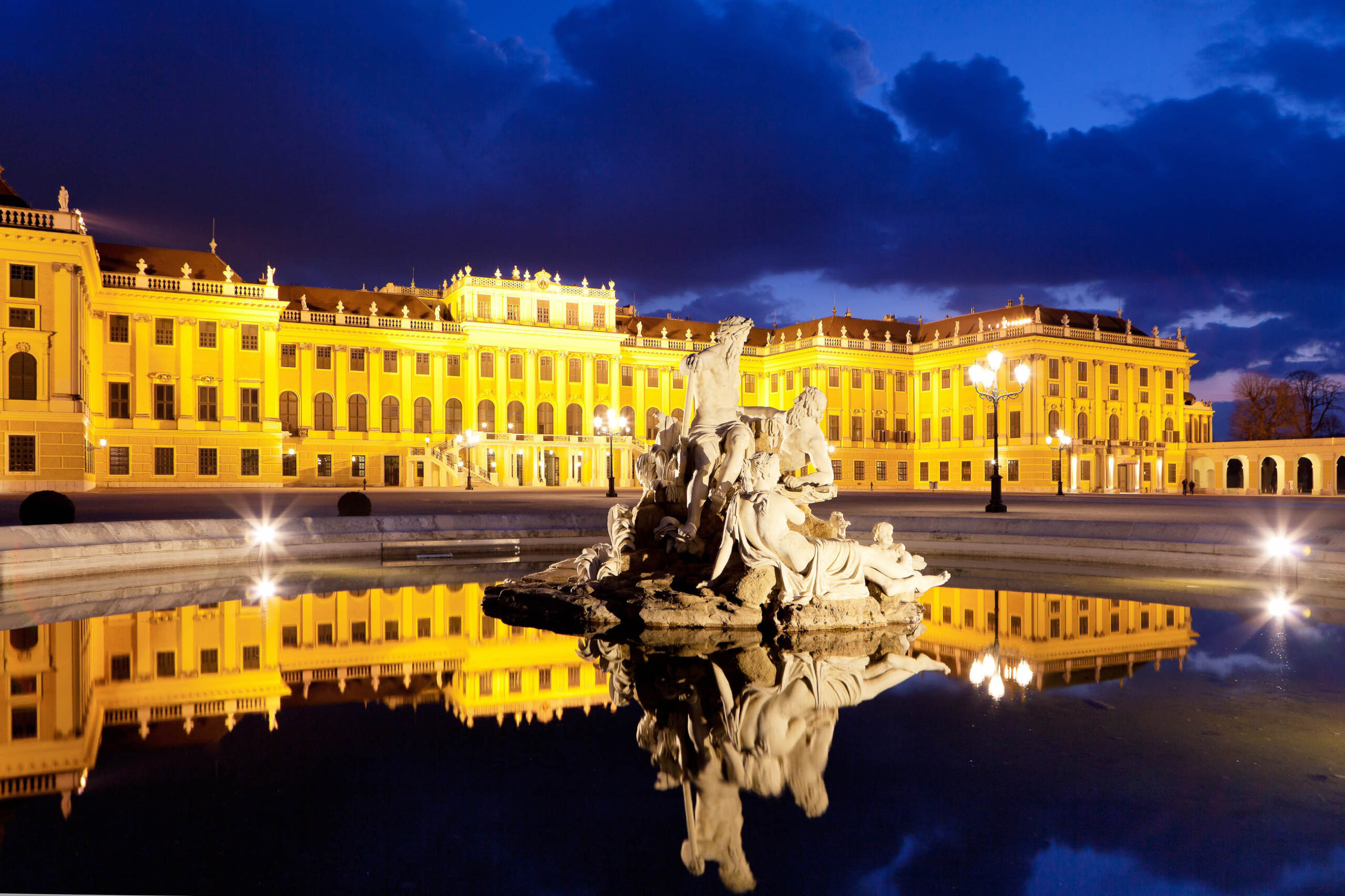 Read more about the article Schönbrunn or Hofburg – which one to visit first?