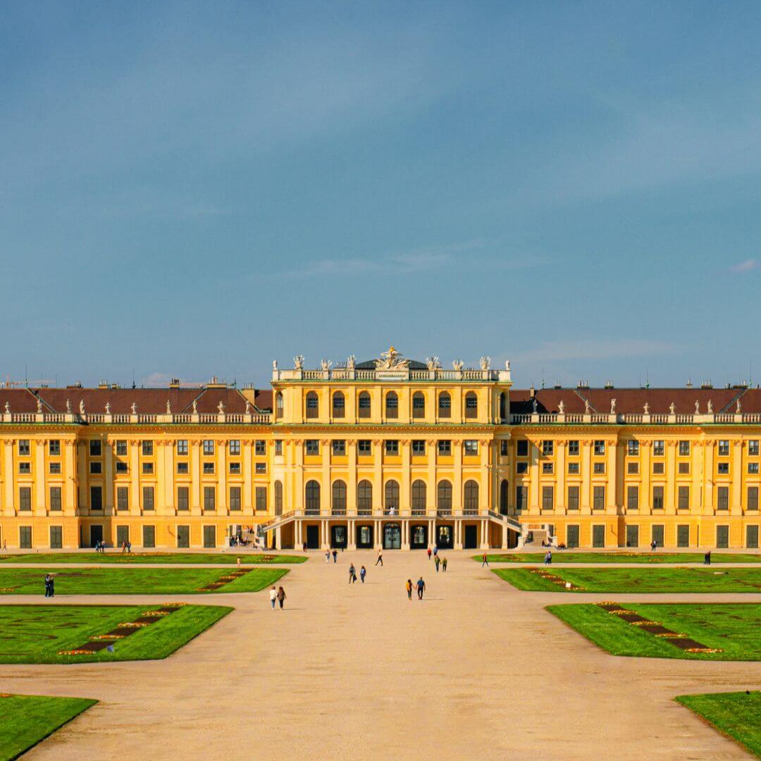 Read more about the article Should you your Schönbrunn Palace tickets in advance?