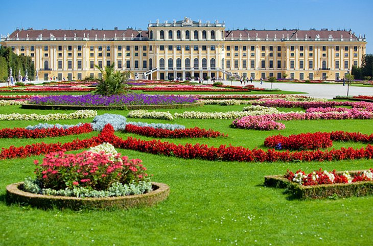 Read more about the article Facts About Schönbrunn Palace that will enrich your visit!