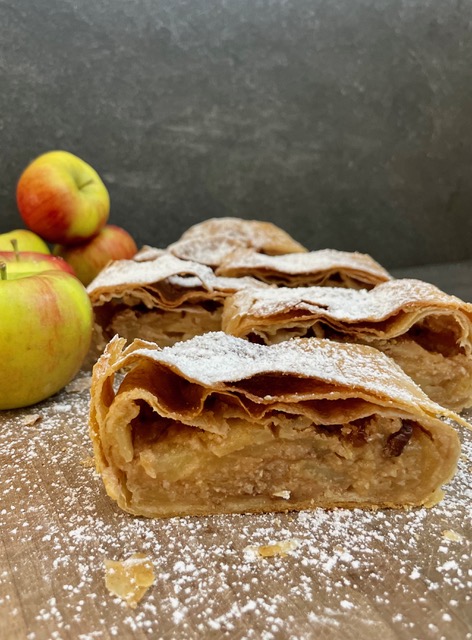 The secrets of the Viennese Apple Strudel - Apfelstrudel baking workshop