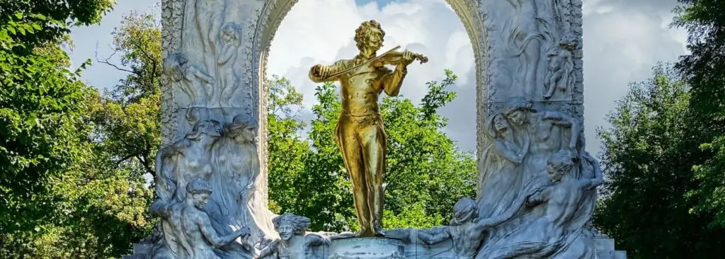 Johann Strauss Tour Stadtpark Statue