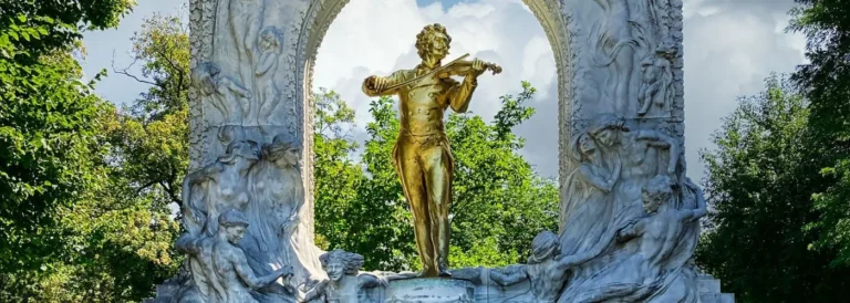 Johann Strauss Tour Stadtpark Statue.webp