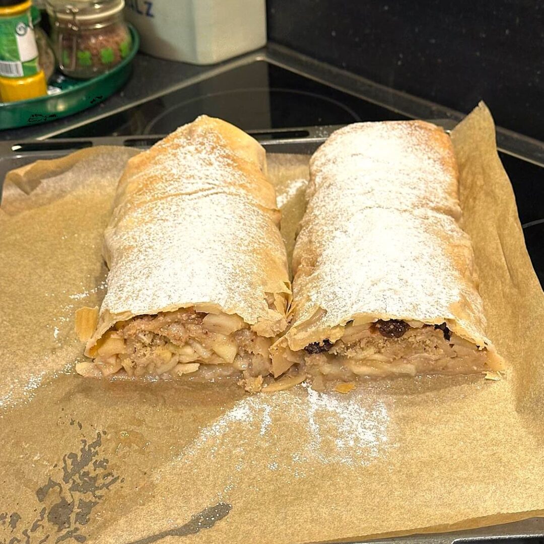 Kosher Apfelstrudel baking workshop